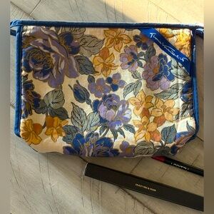 New Gloria Vanderbilt Floral Cosmetic Bag With New Laritzy Merlot Gel Lip Liner